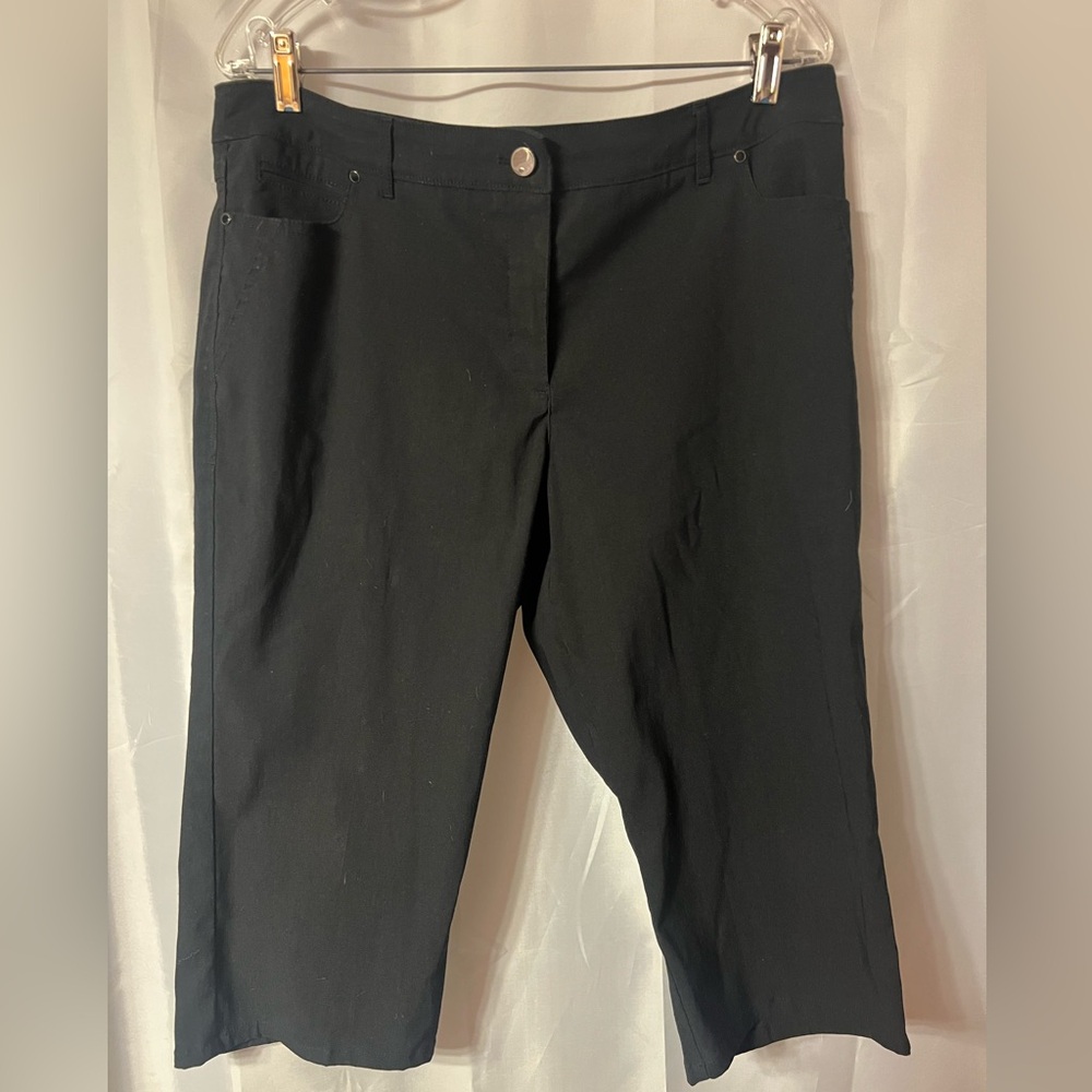 Conrad C Collection Black Capri Pants. Size 14. EUC